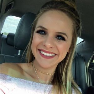 Meet your Posher, Chloe